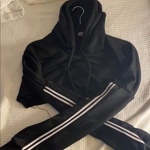 Black crop hoodie